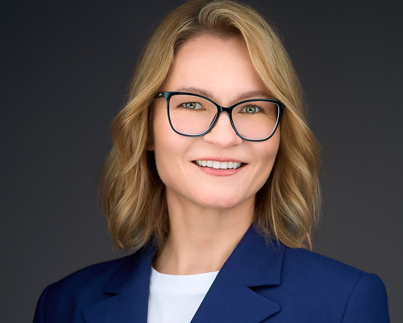 Najwyższej jakości portret typu headshot - zdjęcie twarzy.