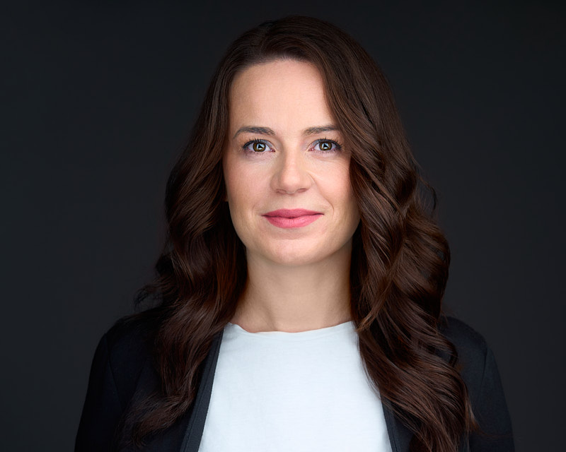 Portret eksperta wykonay przez fotografa headshot Marka Wołynko