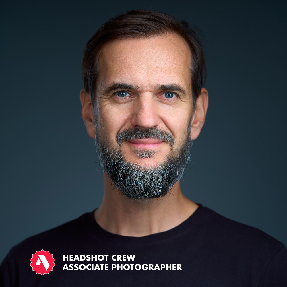 Marek Wołynko - Associated Photographer w Headshot Crew. Ekspert od zdjęć portretowych typu headshot.