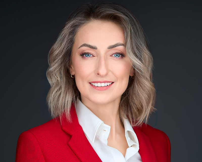 Najwyższej jakości portret biznesowy typu headshot.