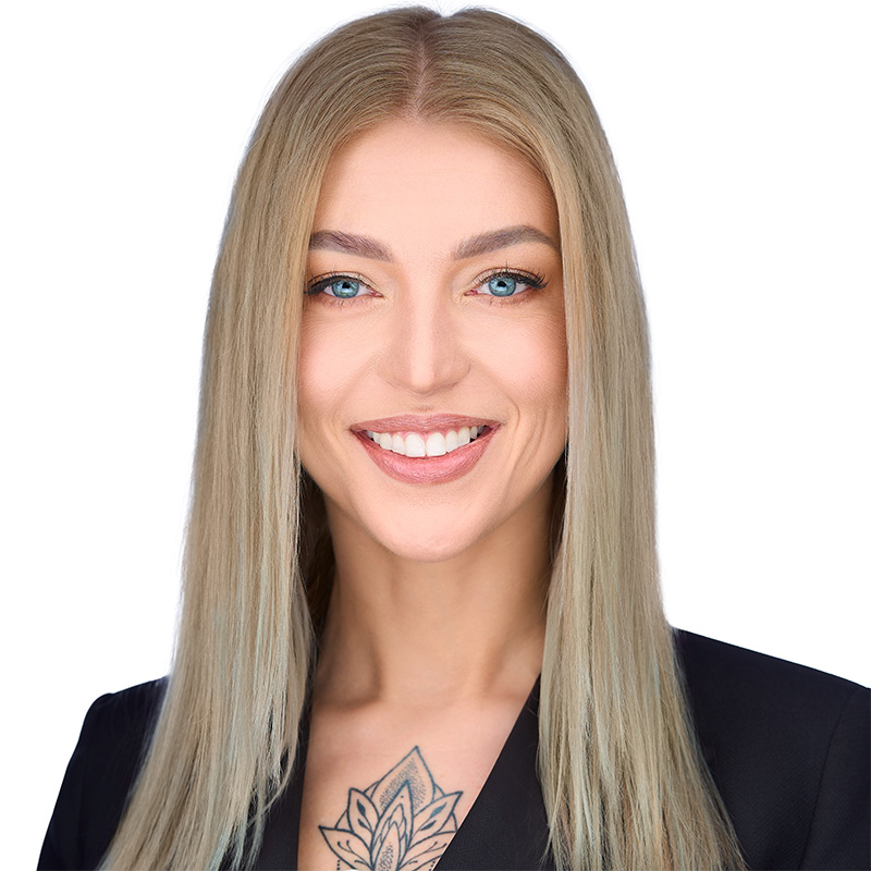 Zdjęcie biznesowe headshot wykonane w siedzibie klienta w Warszawie przez fotografa headshot Marek Wołynko.