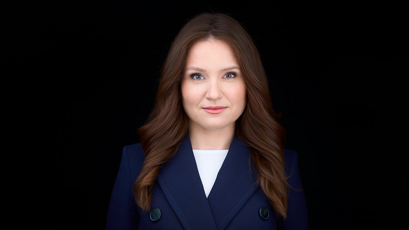 Zdjęcie biznesowe - portret kobiety w marynarce