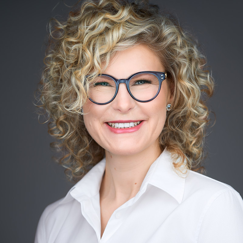 Zdjęcie liderki biznesy - dyrektorki HR