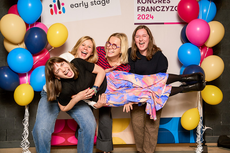 Zdjęcie na ściance z kongresu franczyzowego. Klient: Early Stage. Fotograf: Marek Wołynko.